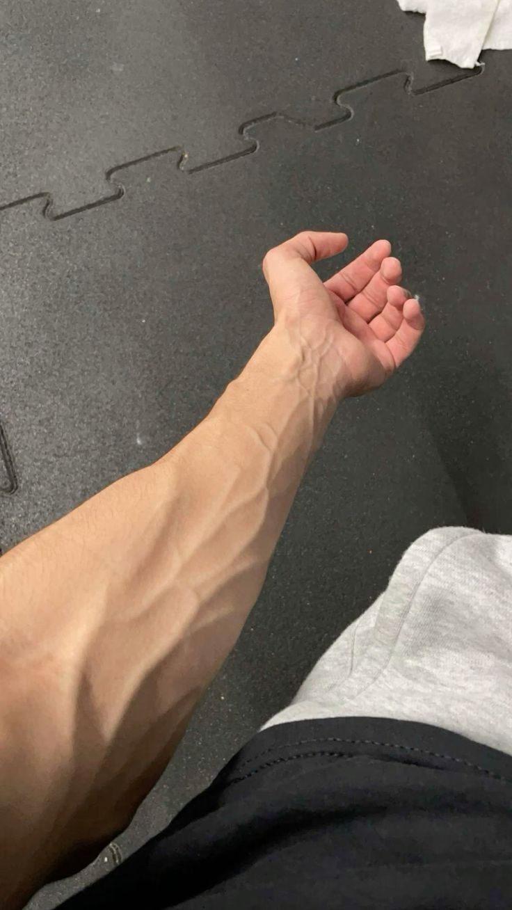 Avant-bras musclé et veineux après un entraînement grip